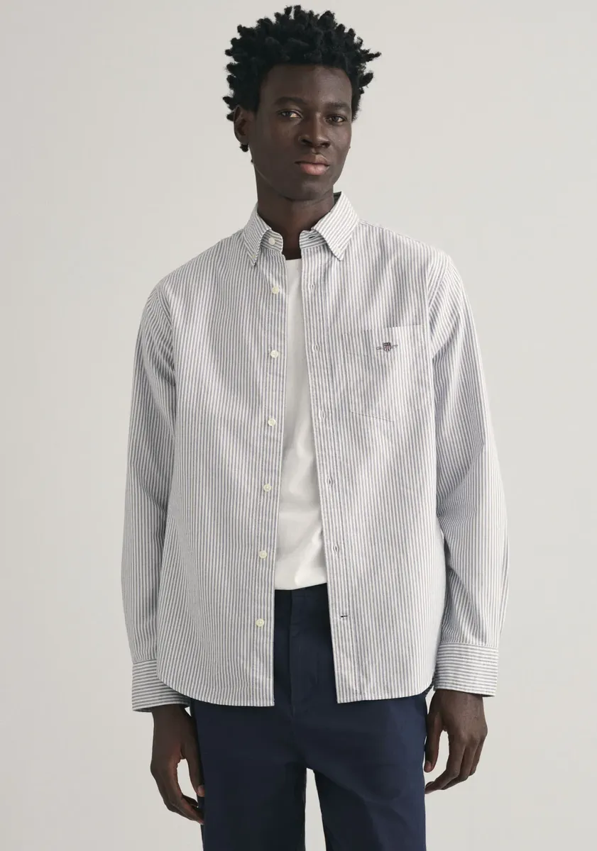 Рубашка Gant с длинными рукавами "Оксфордская рубашка Regular Fit, структурированная, прочная, с более толстыми полосками", с тонкой вышивкой логотипа, синий
Рубашка Gant с длинными рукавами "Оксфордская рубашка Regular Fit, структурированная, прочная, с более толстыми полосками", с тонкой вышивкой логотипа, синий