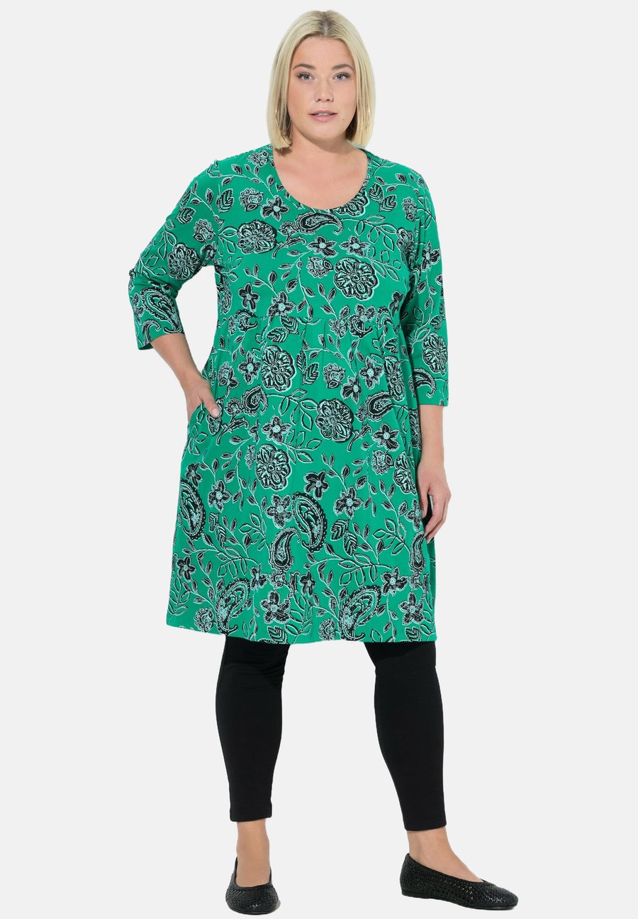 Платье Ulla Popken FLORAL PAISLEY EMPIRE A-LINE POCKET , Emerald/Teal
Платье Ulla Popken FLORAL PAISLEY EMPIRE A-LINE POCKET , Emerald/Teal