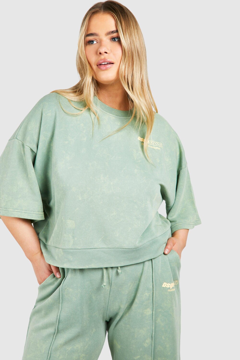 Толстовка с короткими рукавами Plus Dsgn Studio boohoo, зеленый
Толстовка с короткими рукавами Plus Dsgn Studio boohoo, зеленый