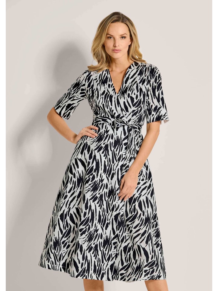 MADELEINE Платье-халат с поясом, черно-белое
MADELEINE Платье-халат с поясом, черно-белое