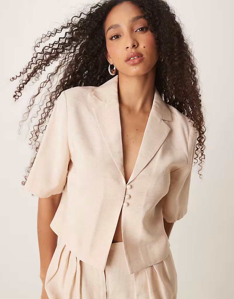 Укороченная рубашка с короткими рукавами и завязкой спереди от ASOS DESIGN в цвете «кремовый»
Укороченная рубашка с короткими рукавами и завязкой спереди от ASOS DESIGN в цвете «кремовый»