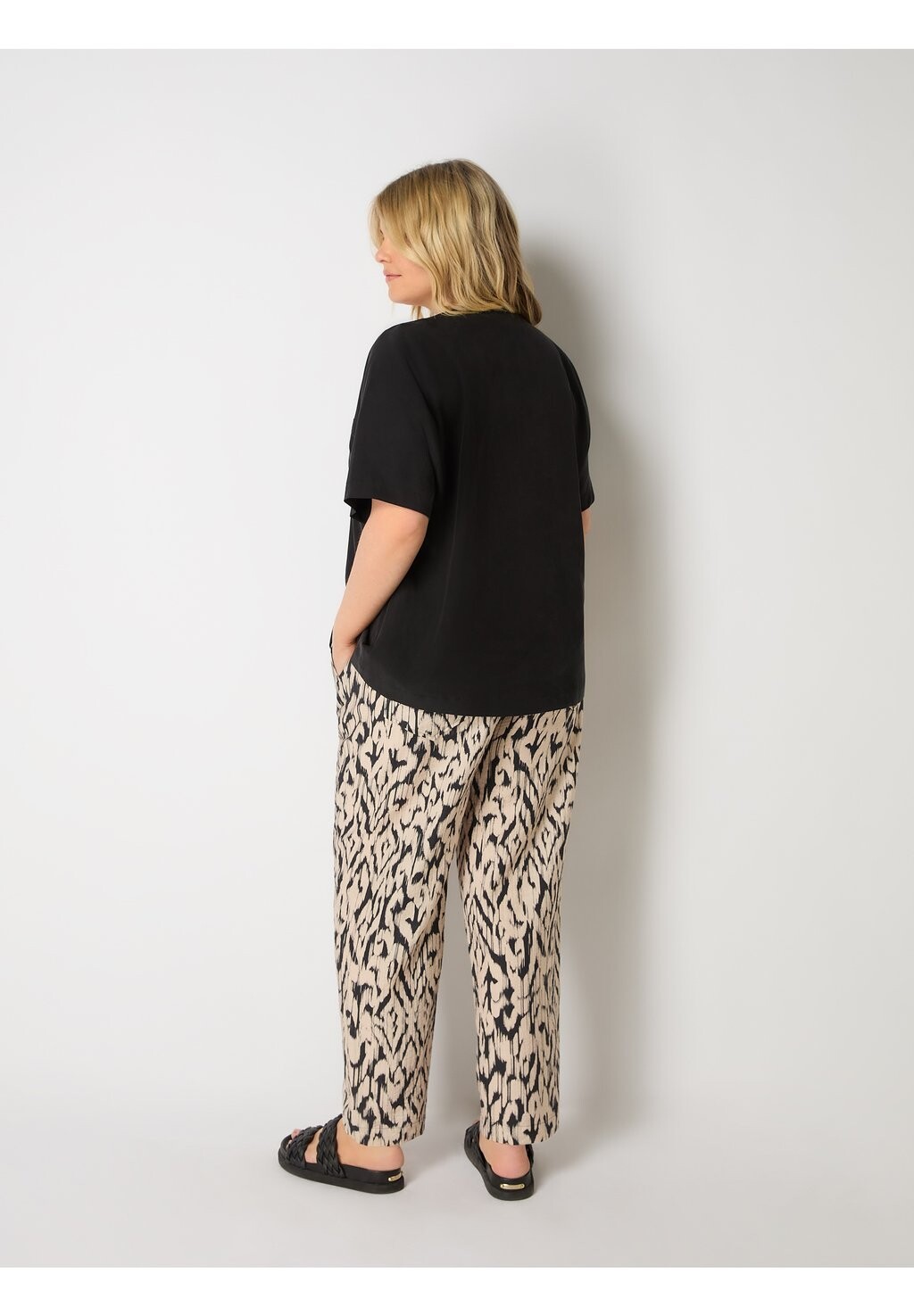 Базовая футболка POCKET Live Unlimited London, антрацит
Базовая футболка POCKET Live Unlimited London, антрацит