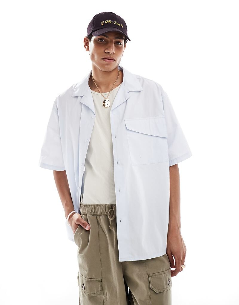 COLLUSION – Рубашка из поплина с короткими рукавами синего цвета, воротником с лацканами и объемным кроем 
COLLUSION – Рубашка из поплина с короткими рукавами синего цвета, воротником с лацканами и объемным кроем