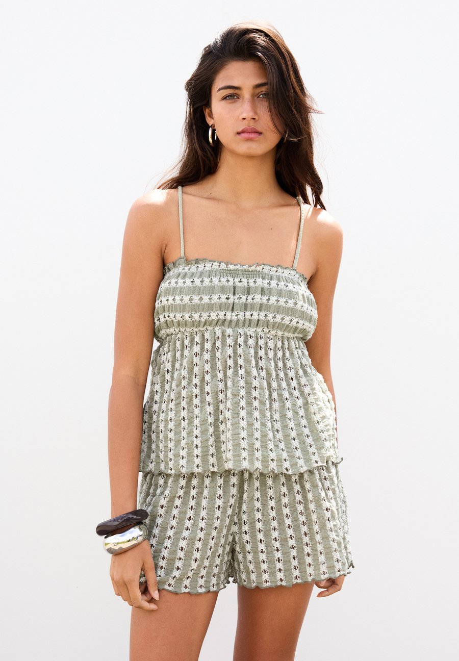 Топ PULL&BEAR Top, Green
Топ PULL&BEAR Top, Green