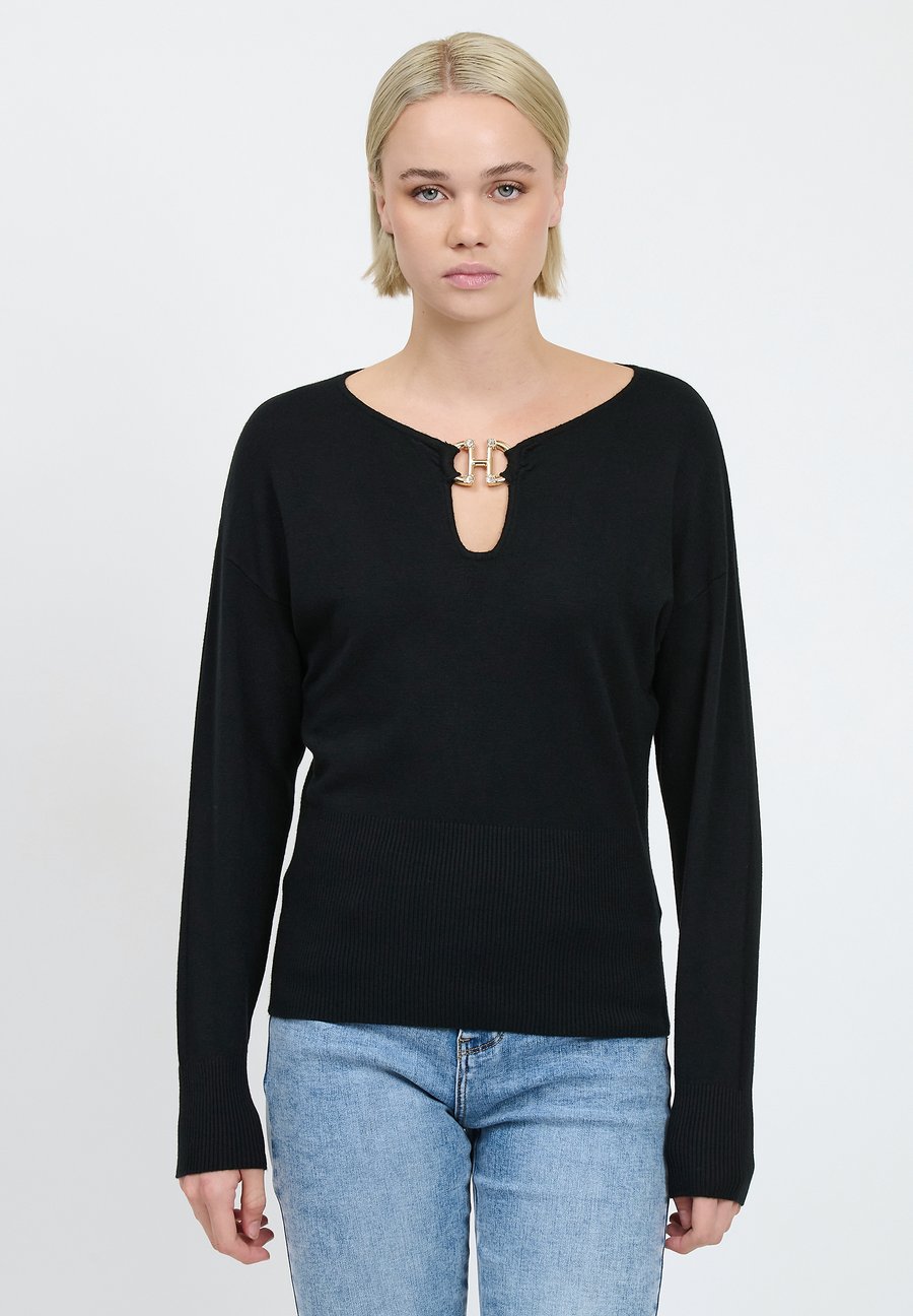 Джемпер INFLUENCER BEJEWELED CUT OUT, Black
Джемпер INFLUENCER BEJEWELED CUT OUT, Black