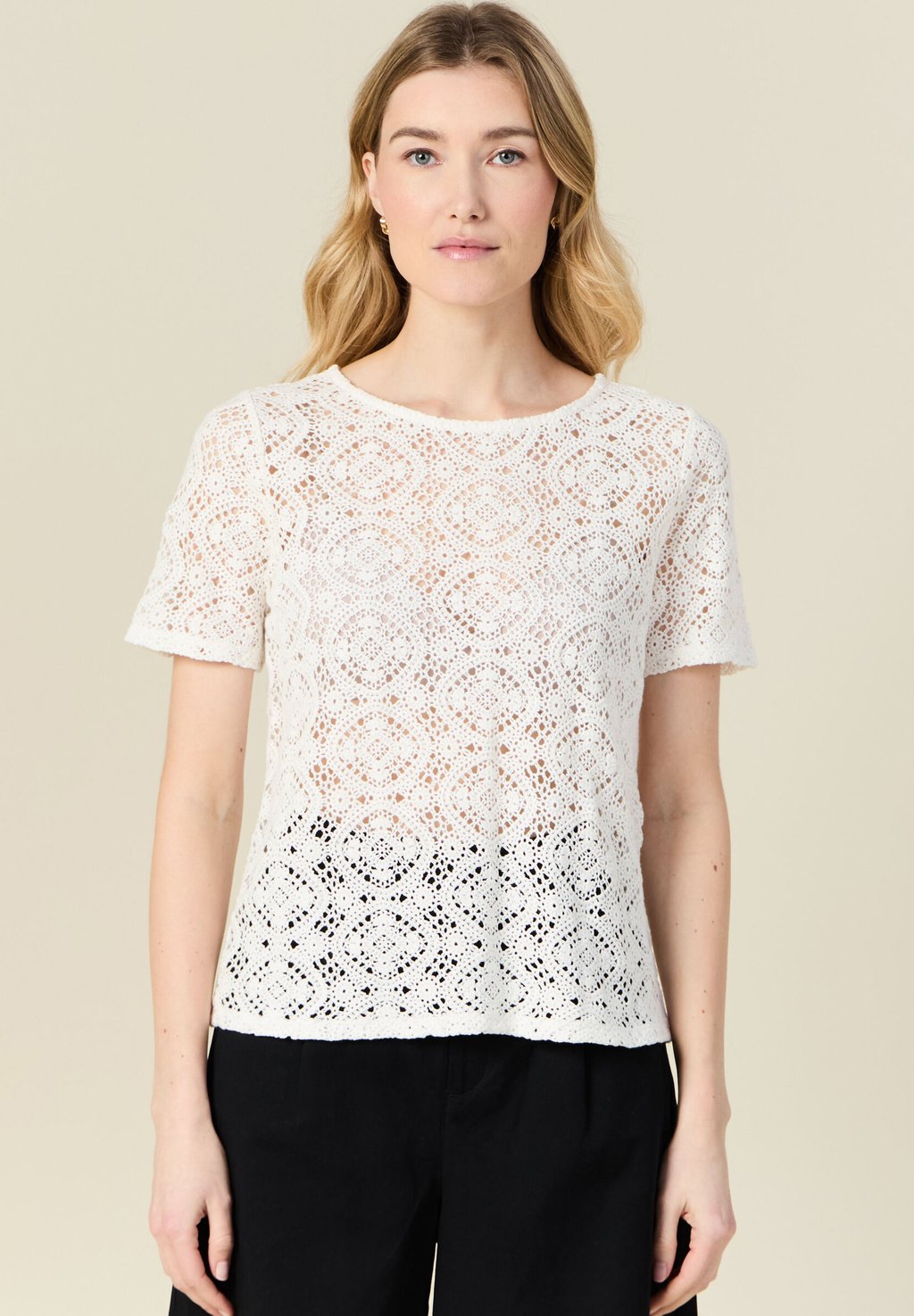 Блуза MIT KURZEN ÄRMELN BONOBO Jeans, белый
Блуза MIT KURZEN ÄRMELN BONOBO Jeans, белый