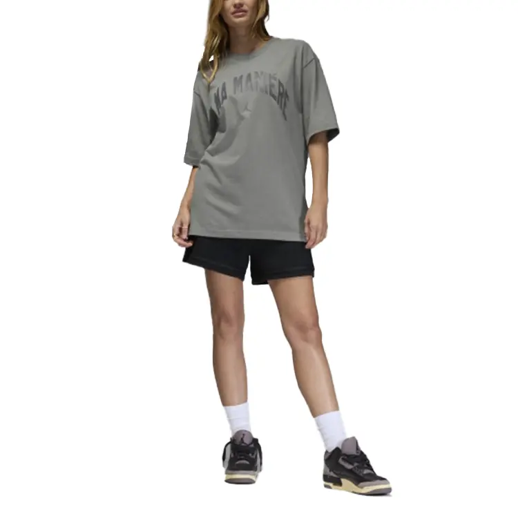 Футболка Jordan x A Ma Maniere, асфальтово-серый
Футболка Jordan x A Ma Maniere, асфальтово-серый
