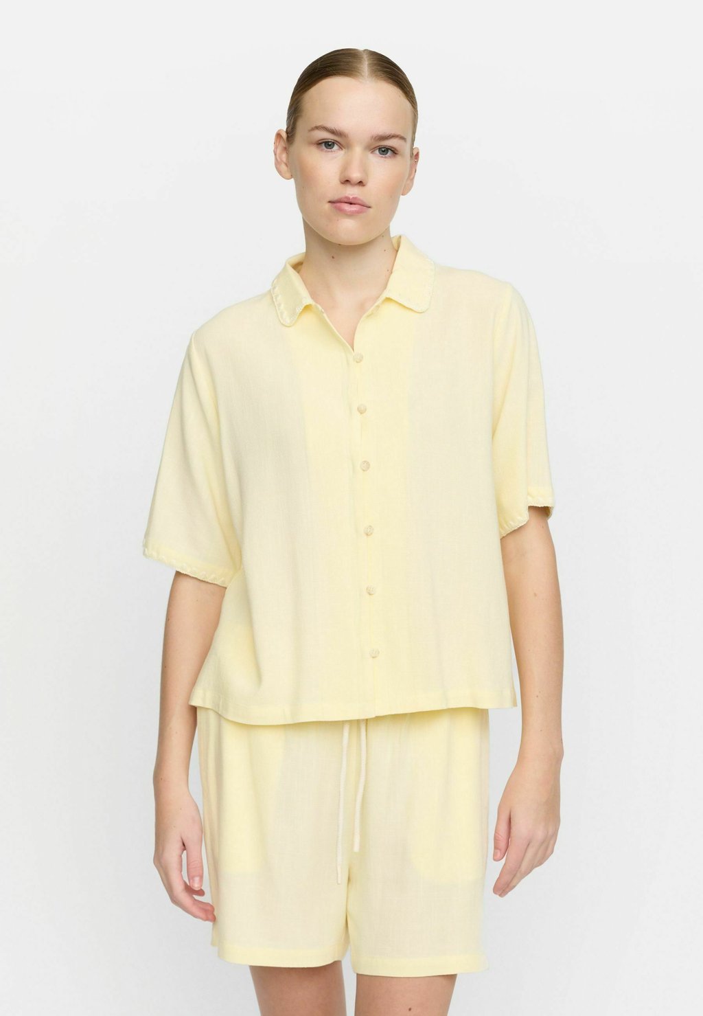 Блузка на пуговицах SAMANTHA Soft Rebels, светло-желтый
Блузка на пуговицах SAMANTHA Soft Rebels, светло-желтый