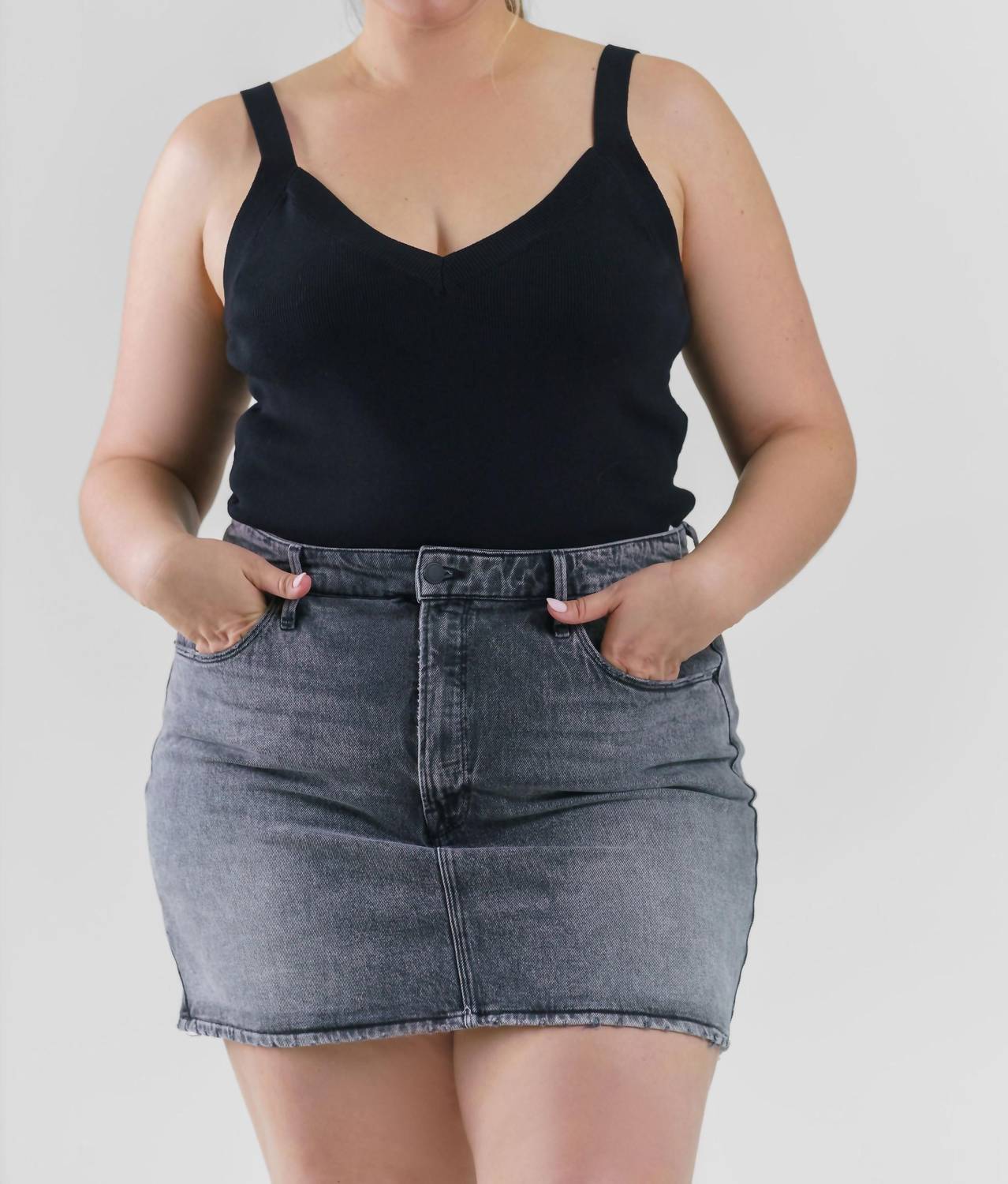 Черная джинсовая мини-юбка GOOD AMERICAN
Черная джинсовая мини-юбка GOOD AMERICAN