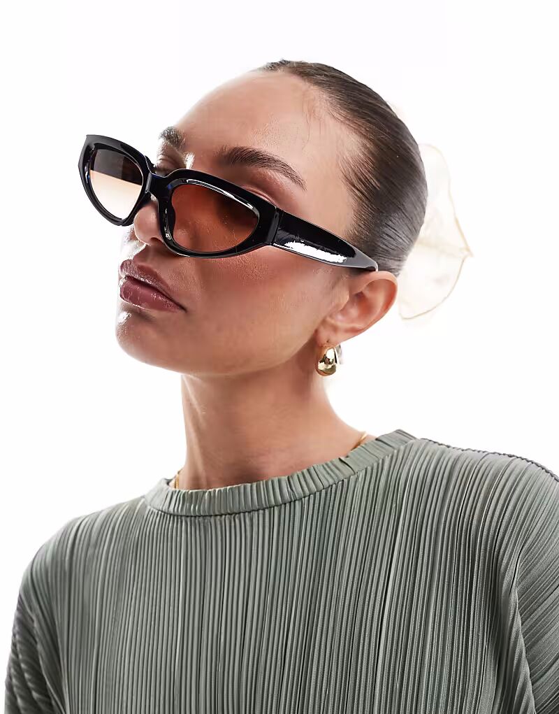 Солнцезащитные очки A.Kjaerbede Ella в оправе «кошачий глаз» в деми-синем цвете
Солнцезащитные очки A.Kjaerbede Ella в оправе «кошачий глаз» в деми-синем цвете