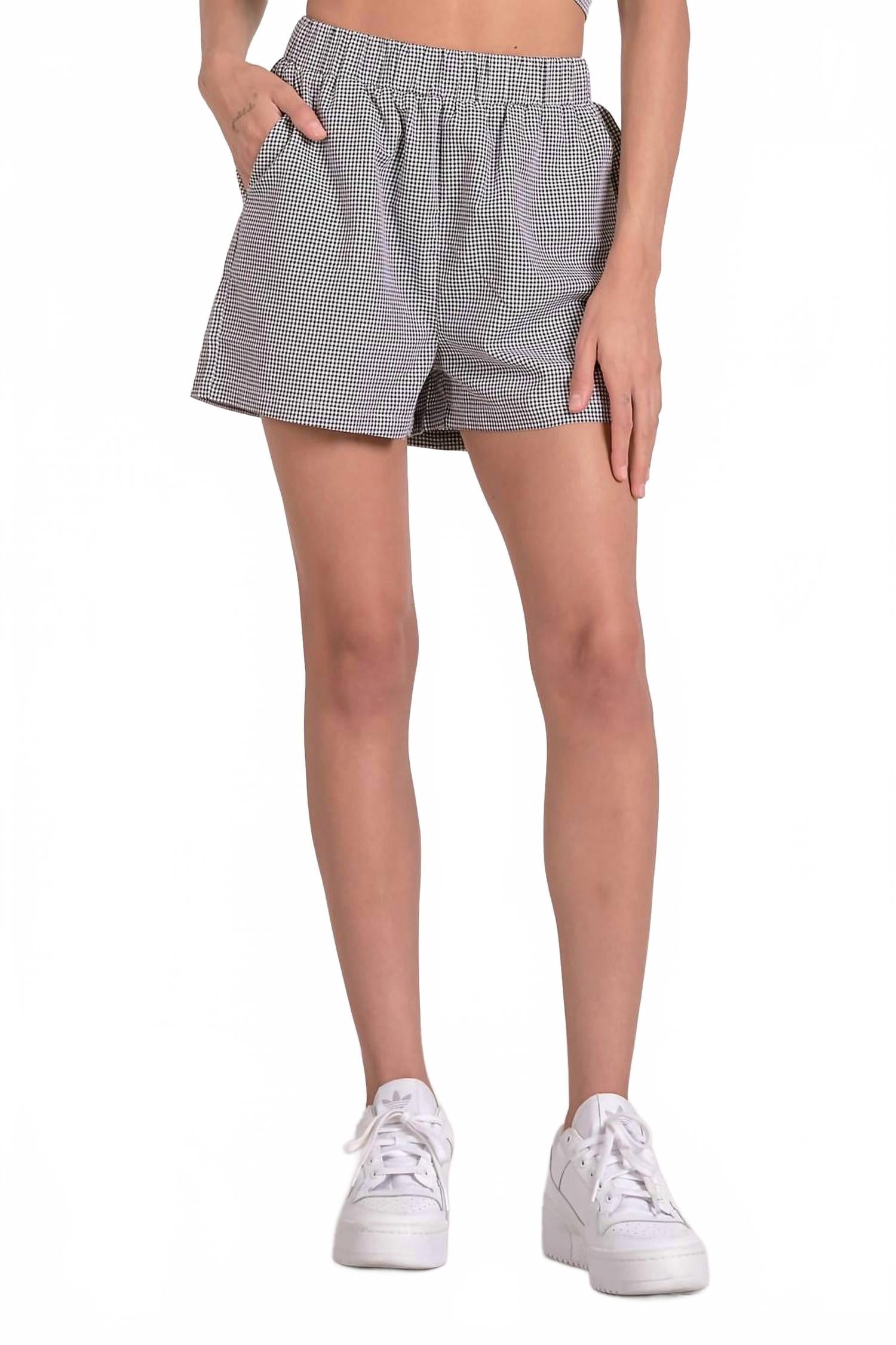 Черные шорты из ткани в рубчик ELAN
Черные шорты из ткани в рубчик ELAN