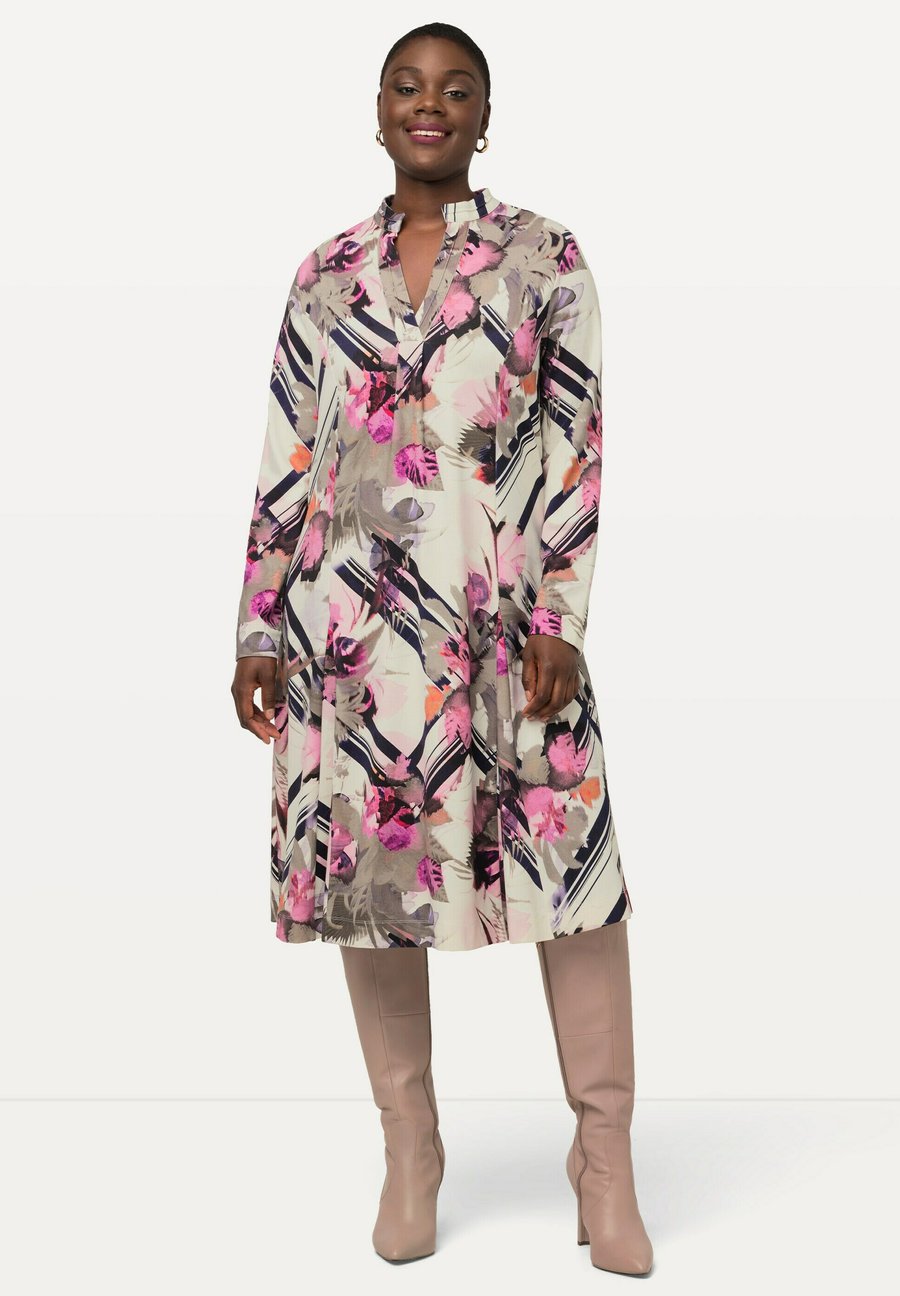 Платье Ulla Popken Jersey dress, Offwhite/Off-White
Платье Ulla Popken Jersey dress, Offwhite/Off-White