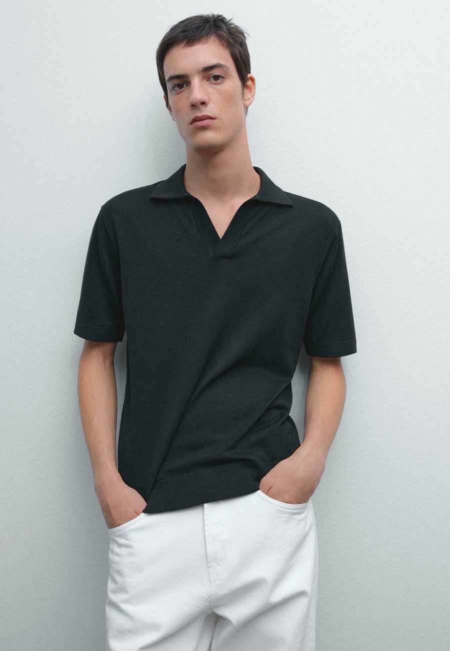 Поло Massimo Dutti FINE V-NECK WITH SHORT SLEEVE, Dark Blue
Поло Massimo Dutti FINE V-NECK WITH SHORT SLEEVE, Dark Blue
