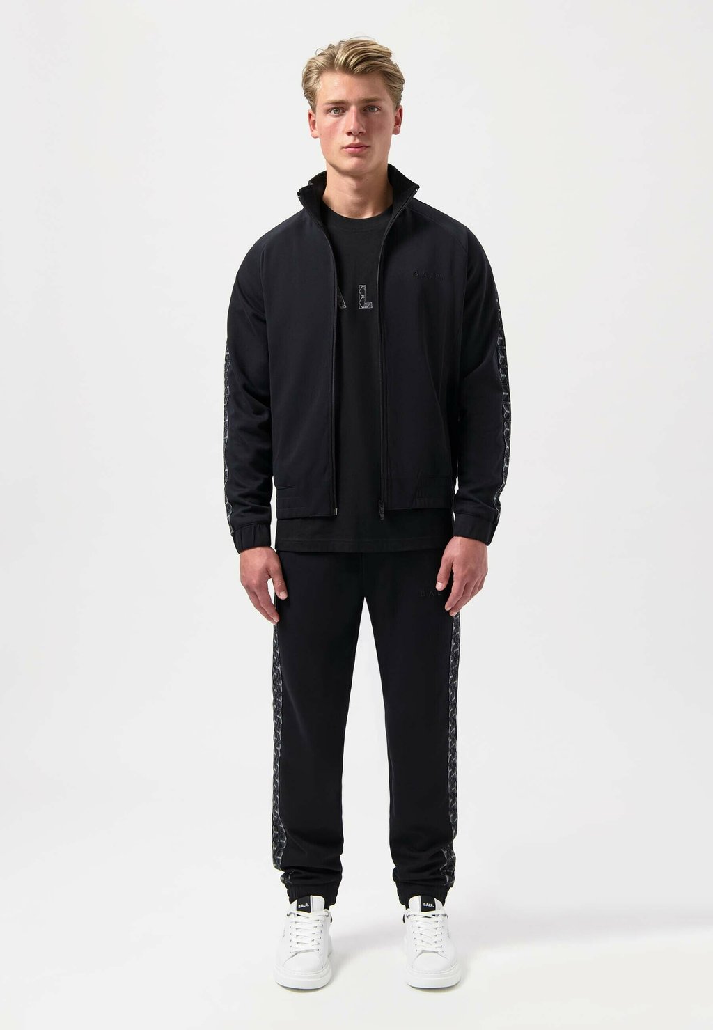 Толстовка на молнии Bomber Jacket BALR., черный
Толстовка на молнии Bomber Jacket BALR., черный