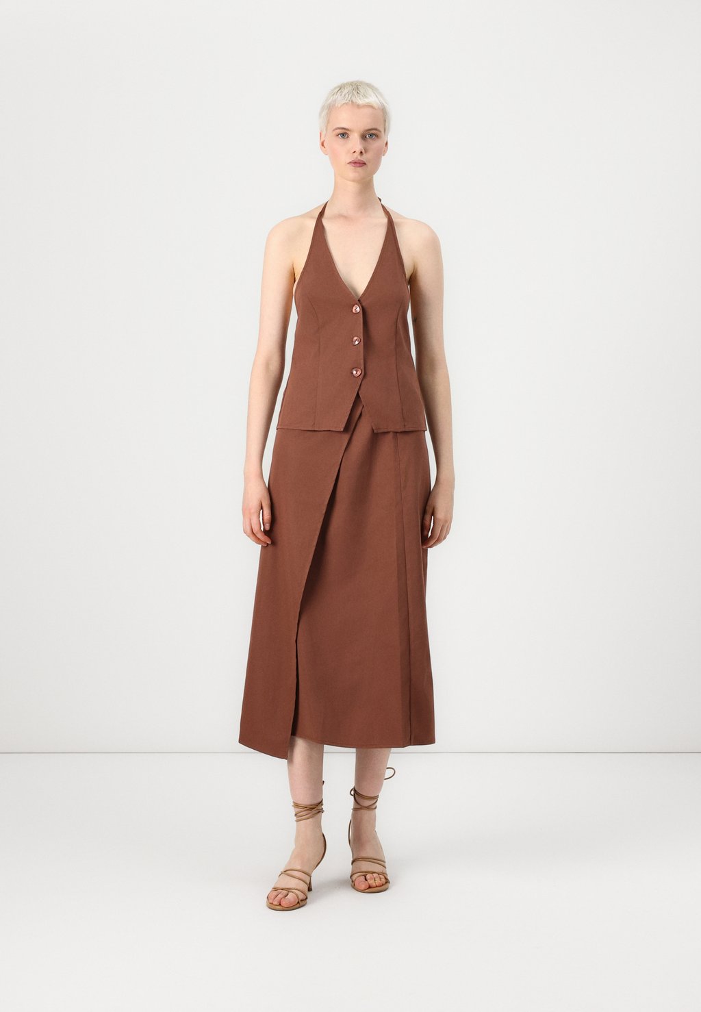 Жилет PCANDY HALTERNECK Pieces, темно-коричневый
Жилет PCANDY HALTERNECK Pieces, темно-коричневый