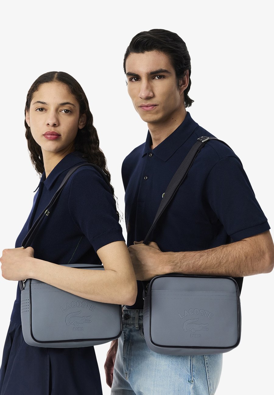 Сумка кросс-боди Lacoste Cross body bag, Tradewinds Abimes-Q/Light Grey
Сумка кросс-боди Lacoste Cross body bag, Tradewinds Abimes-Q/Light Grey