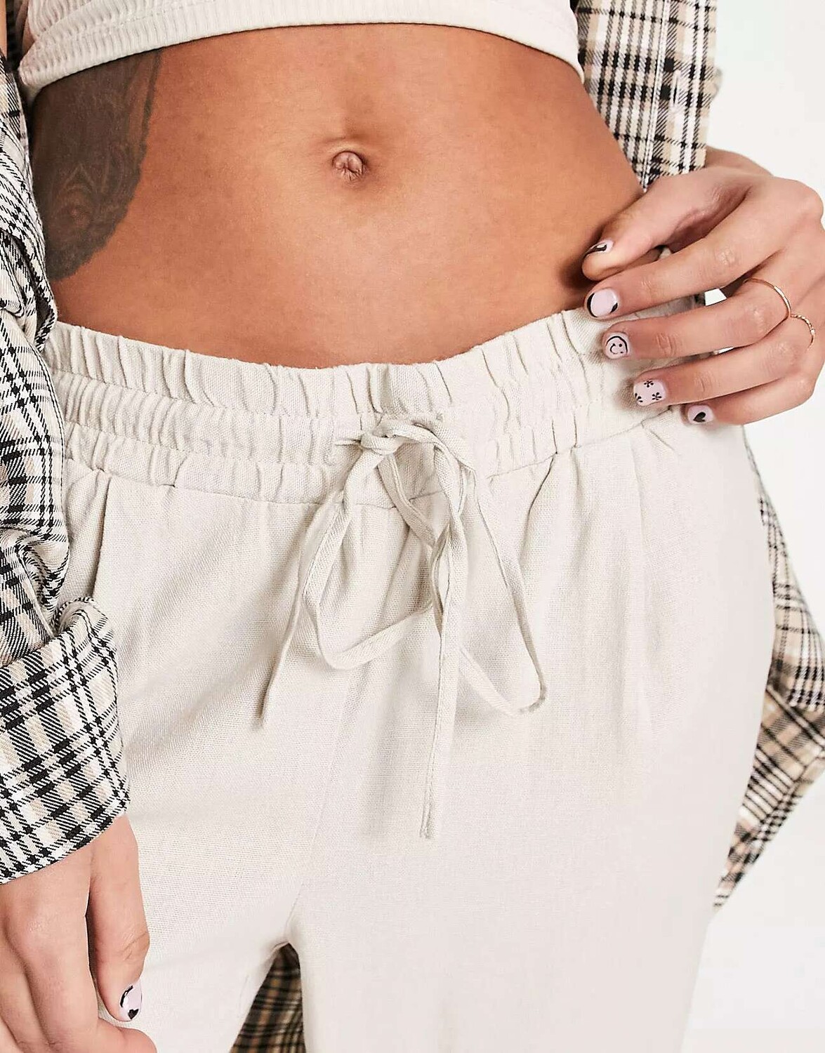 Брюки зауженного кроя из смесового льна Vero Moda Stone
Брюки зауженного кроя из смесового льна Vero Moda Stone