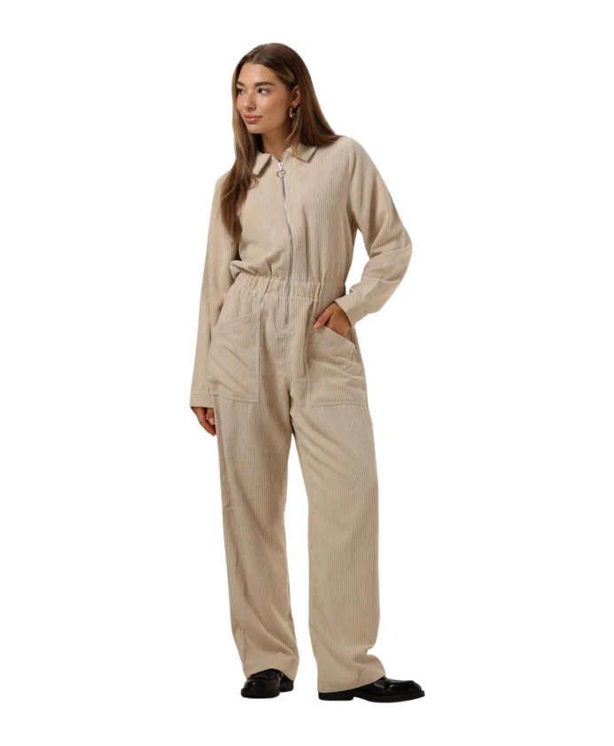 Комбинезон песочного цвета для универсального стиля. Lollys Laundry, бежевый
Комбинезон песочного цвета для универсального стиля. Lollys Laundry, бежевый