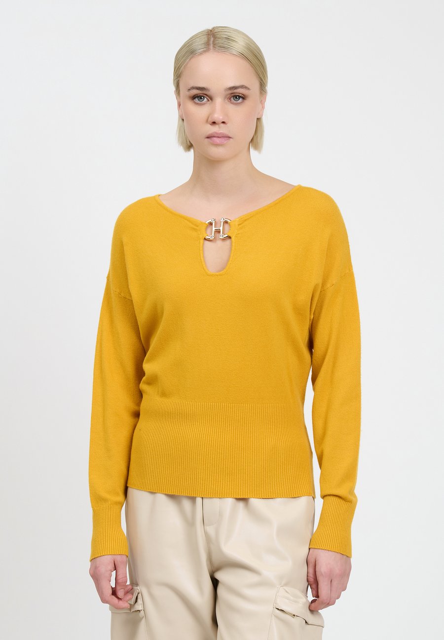 Джемпер INFLUENCER BEJEWELED CUT OUT, Amber/Yellow
Джемпер INFLUENCER BEJEWELED CUT OUT, Amber/Yellow