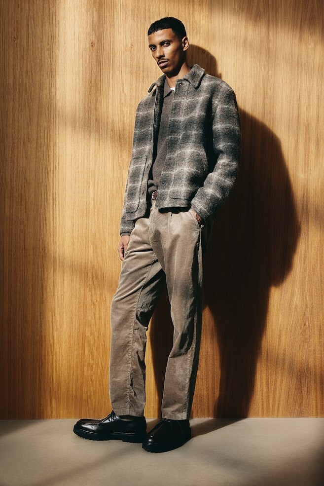 Вельветовые брюки стандартного кроя H&M, бежевый
Вельветовые брюки стандартного кроя H&M, бежевый