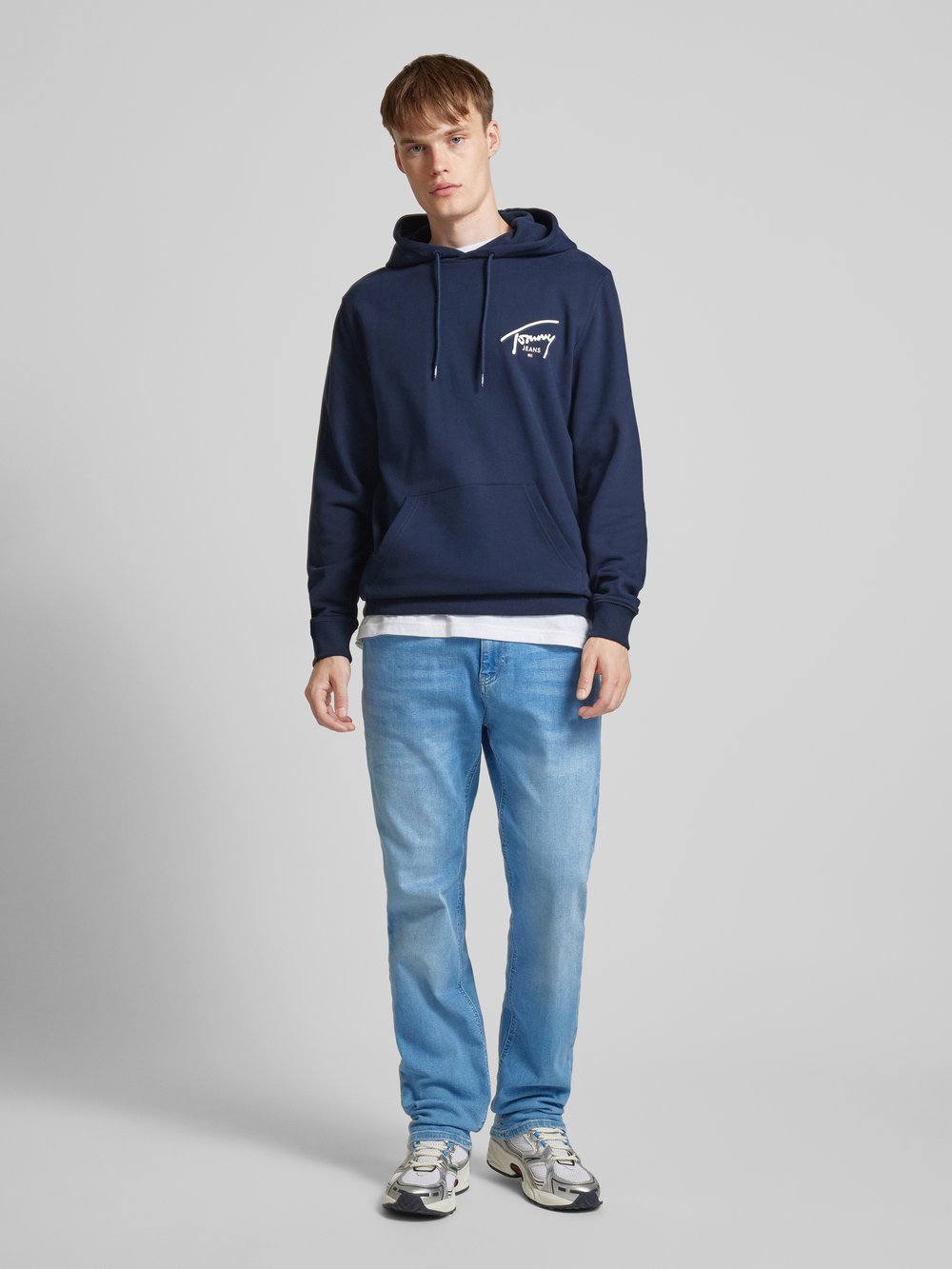 Джинсы облегающего кроя с пятью карманами, модель «RYAN» Tommy Jeans, светло-голубой
Джинсы облегающего кроя с пятью карманами, модель «RYAN» Tommy Jeans, светло-голубой