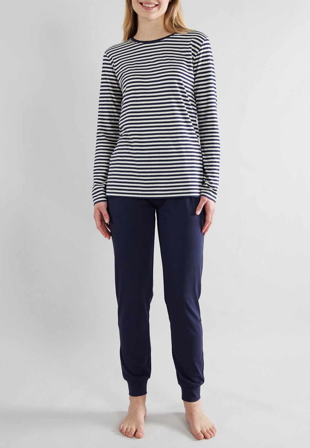 Пижама SET Götzburg, темно-синий
Пижама SET Götzburg, темно-синий