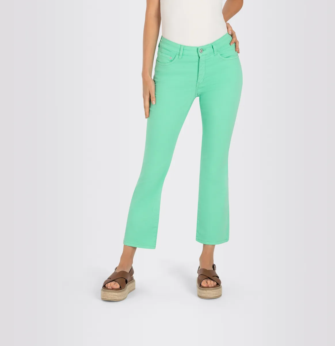 Джинсы MAC 3/4 "Dream Kick", подол модно укорочен и слегка расклешен, зеленый
Джинсы MAC 3/4 "Dream Kick", подол модно укорочен и слегка расклешен, зеленый