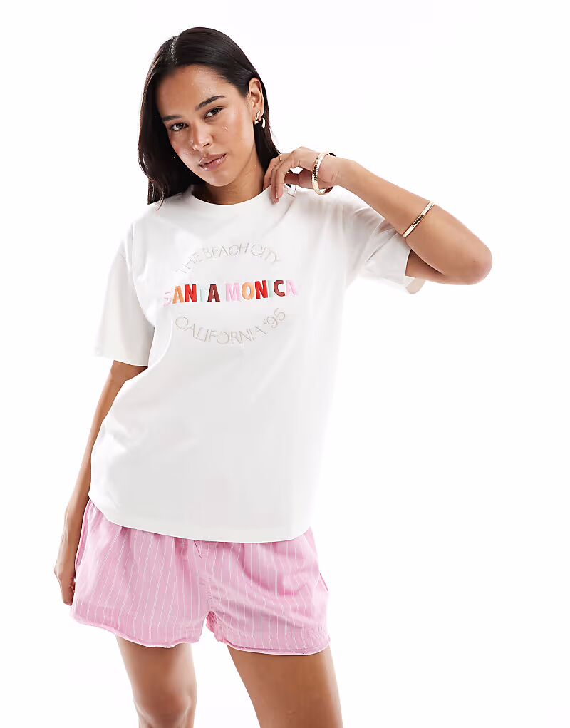 Футболка свободного кроя Vero Moda с вышивкой Санта-Моника белого цвета
Футболка свободного кроя Vero Moda с вышивкой Санта-Моника белого цвета