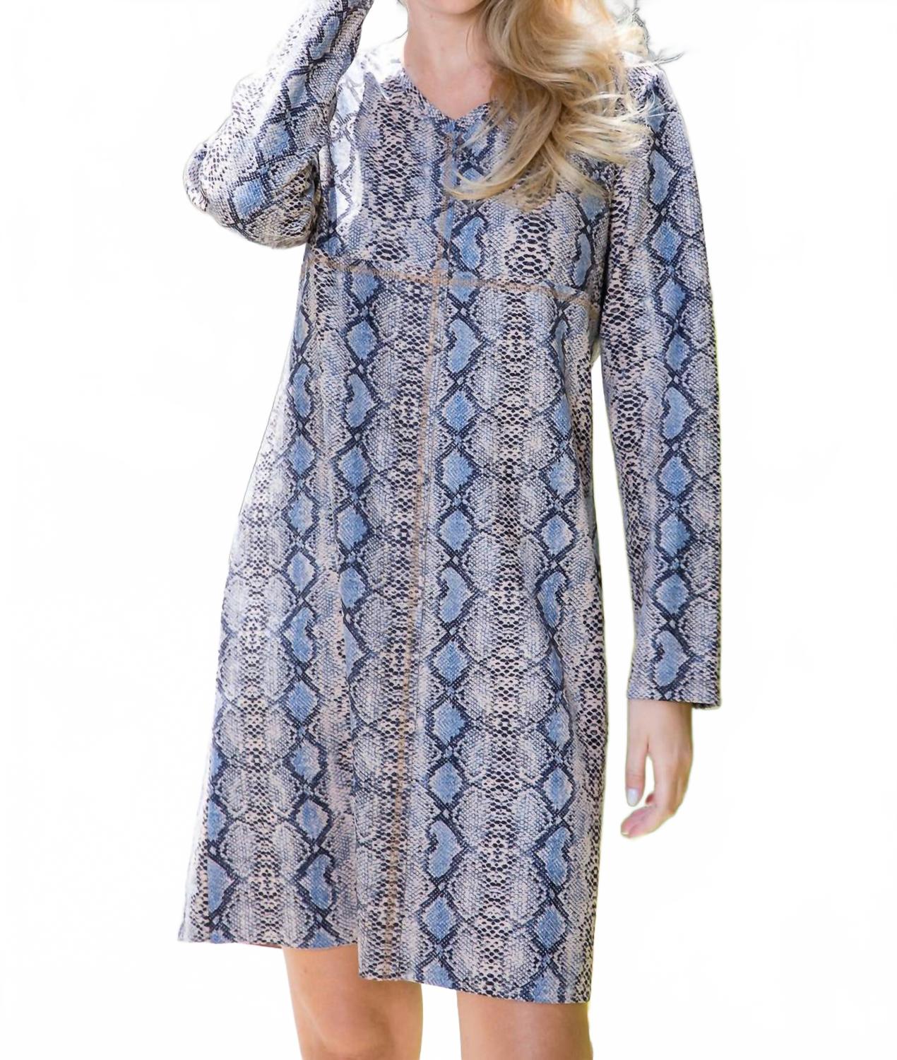 Платье Aurora с V-образным вырезом из замши в змеином принте Joh, Snake Print
Платье Aurora с V-образным вырезом из замши в змеином принте Joh, Snake Print