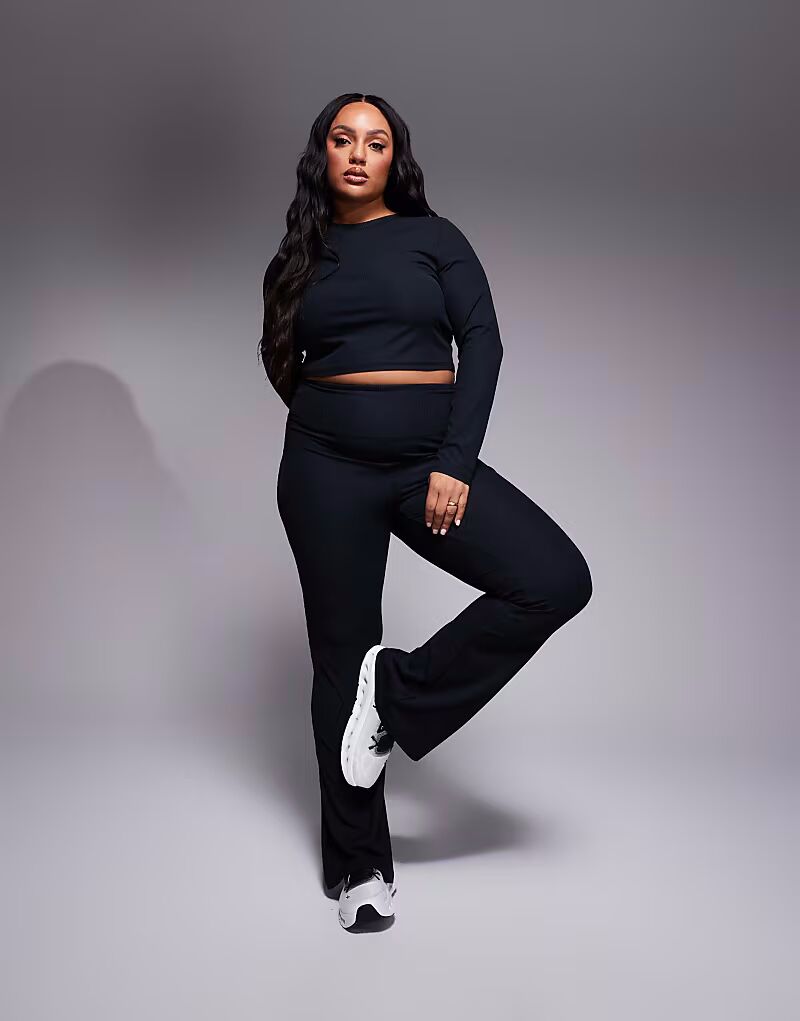 4505 Curve, мягкий на ощупь, укороченный жакет с длинными рукавами, черного цвета
4505 Curve, мягкий на ощупь, укороченный жакет с длинными рукавами, черного цвета