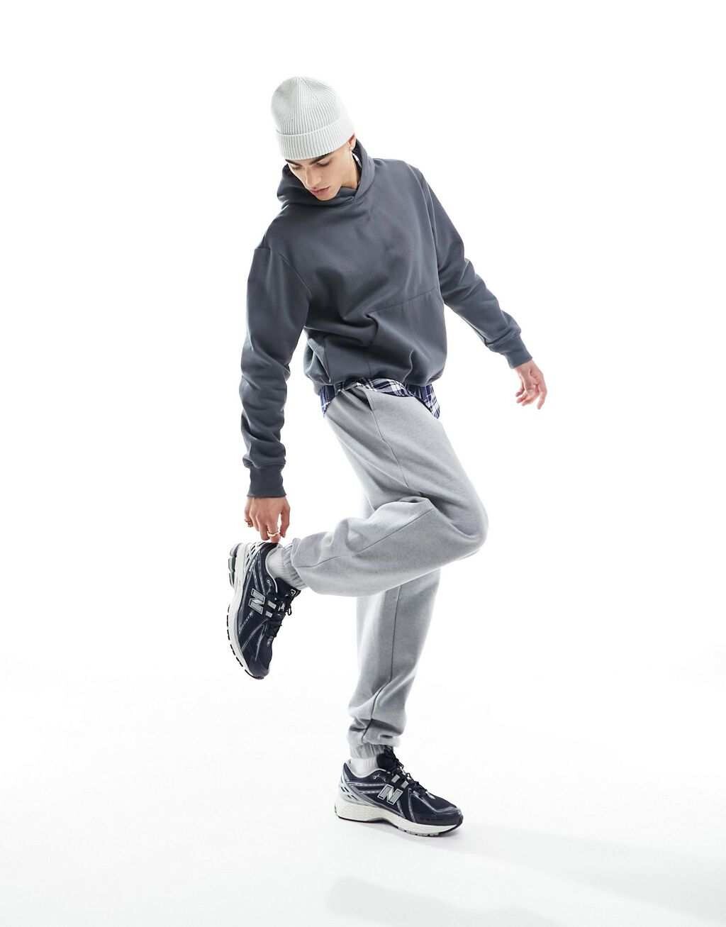 Тяжелые джоггеры серого цвета ASOS DESIGN
Тяжелые джоггеры серого цвета ASOS DESIGN