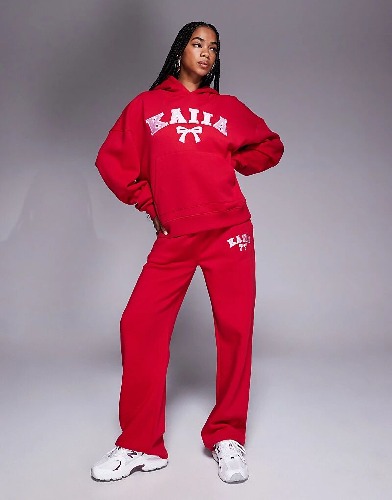 Спортивные брюки Kaiia с вышитым логотипом-бантом, широкие, красного и розового цветов
Спортивные брюки Kaiia с вышитым логотипом-бантом, широкие, красного и розового цветов