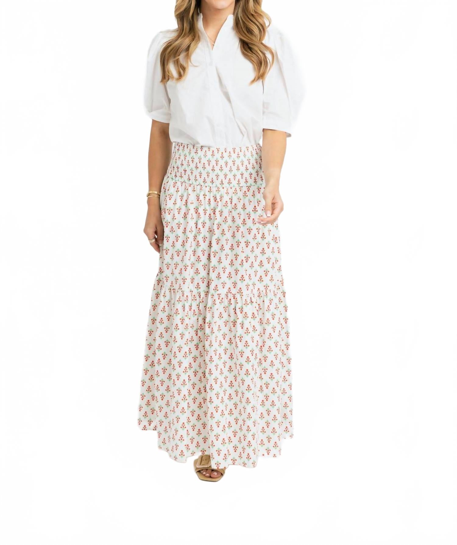 Маленький цветочный сарафан макси в красном Karlie
Маленький цветочный сарафан макси в красном Karlie