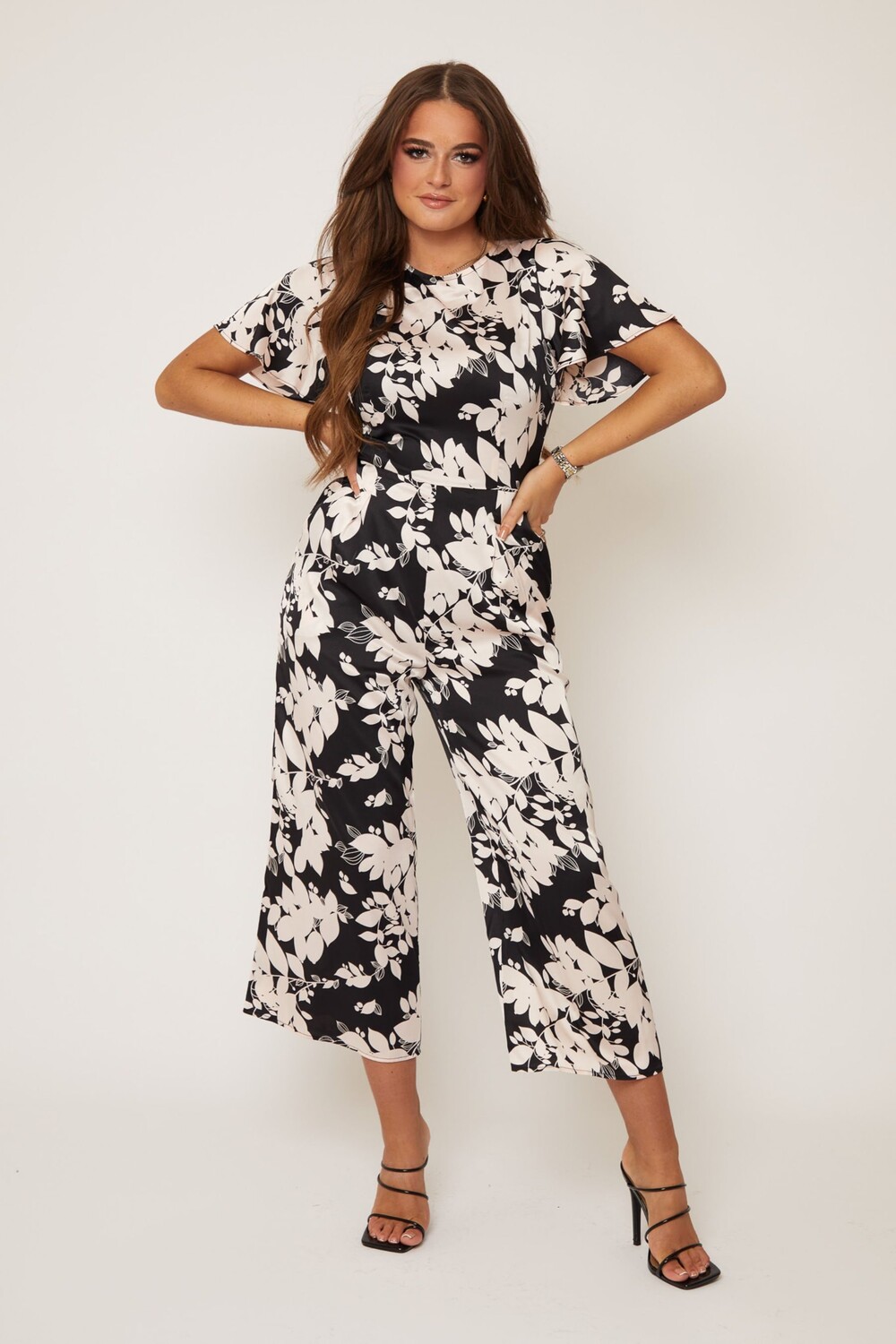 Комбинезон Laura с кюлотами и расклешенной спиной Girl In Mind, мультиколор
Комбинезон Laura с кюлотами и расклешенной спиной Girl In Mind, мультиколор