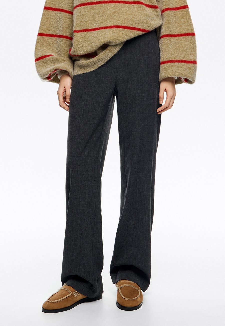 Брюки Bimba Y Lola RECTO SIN CINTURA, Gris Oscuro/Dark Grey
Брюки Bimba Y Lola RECTO SIN CINTURA, Gris Oscuro/Dark Grey