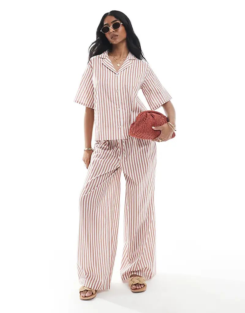 Широкие брюки Wednesday's Girl из льняной смеси в светло-коричневые полоски — часть комплекта 
Широкие брюки Wednesday's Girl из льняной смеси в светло-коричневые полоски — часть комплекта