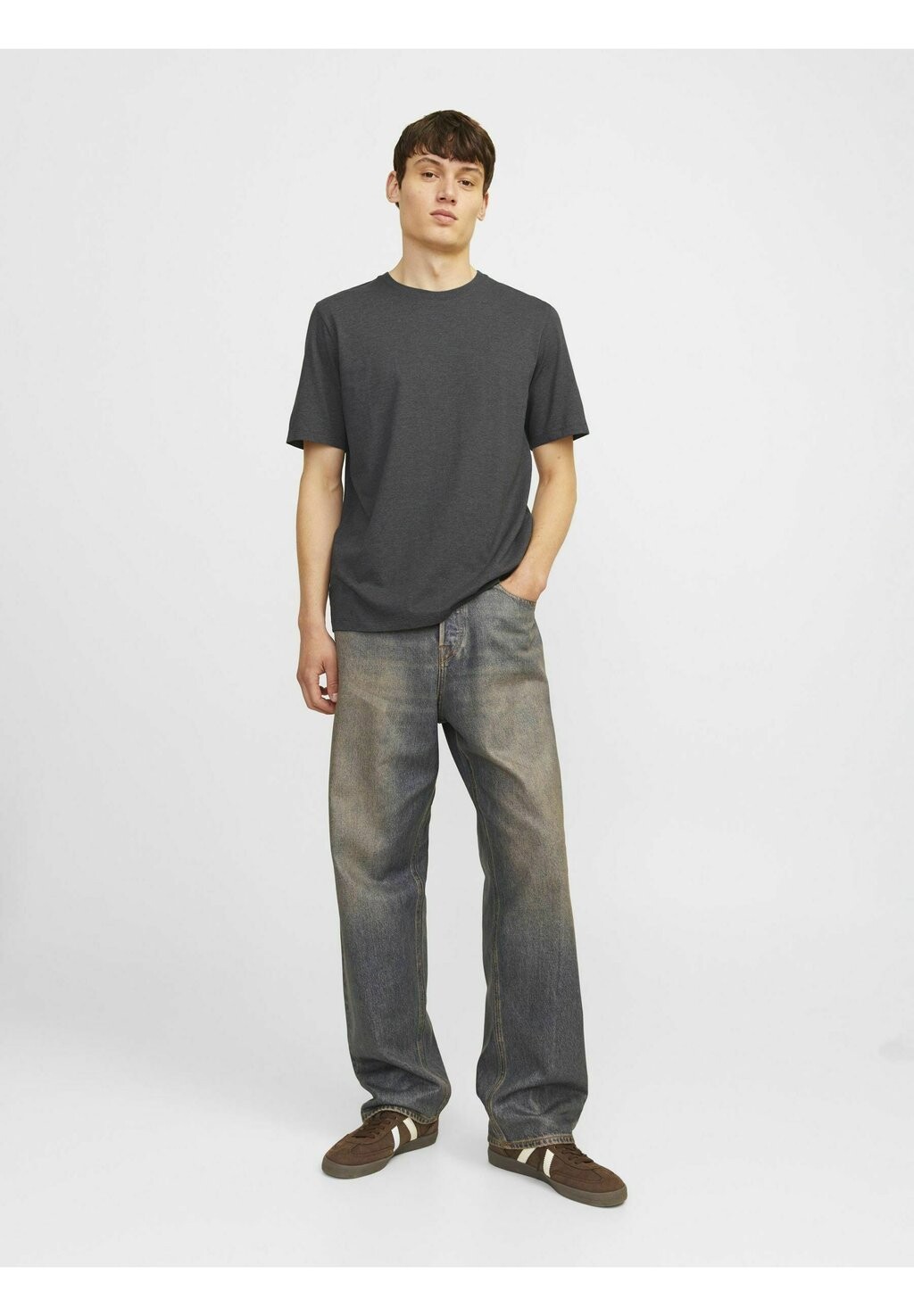 Базовая футболка TEE ONECK Jack & Jones, темно-серый вереск
Базовая футболка TEE ONECK Jack & Jones, темно-серый вереск