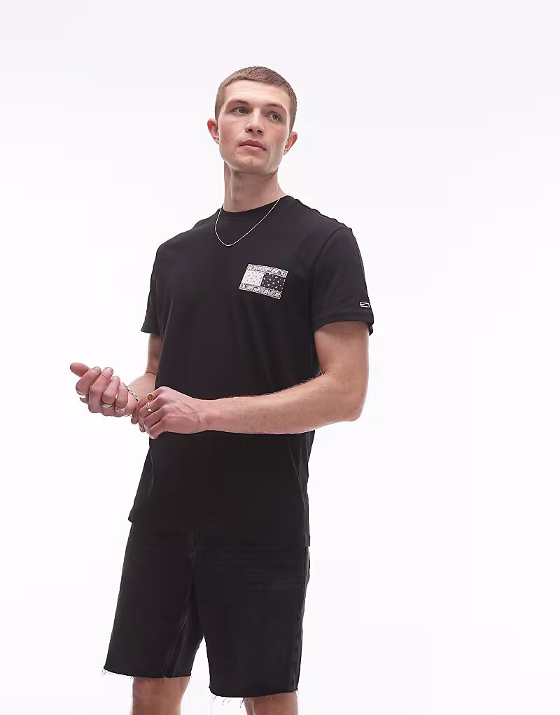 Футболка Tommy Jeans с принтом флага пейсли черного цвета
Футболка Tommy Jeans с принтом флага пейсли черного цвета