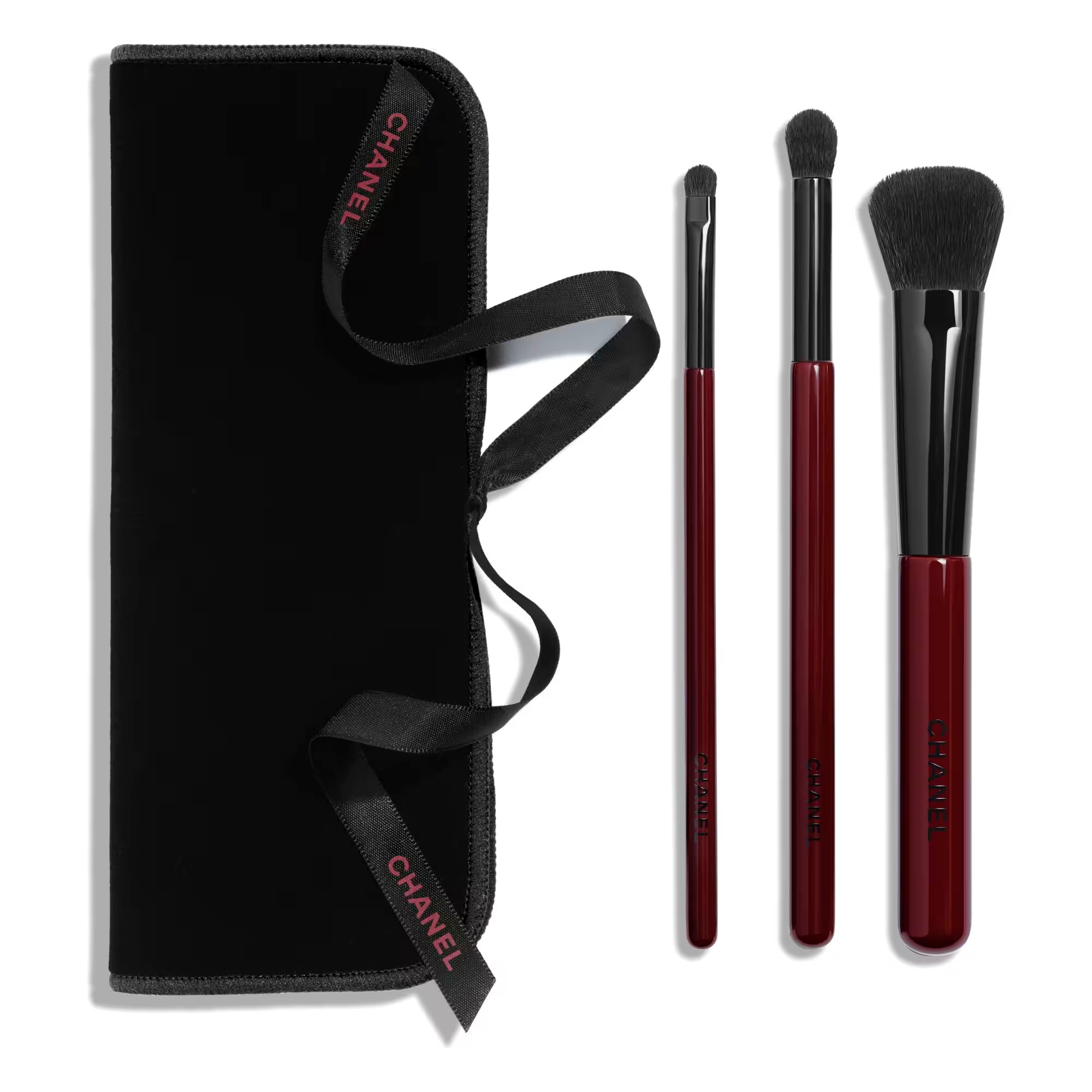 Набор кистей для макияжа Chanel Les Pinceaux Rouge Noir, 3 шт
Набор кистей для макияжа Chanel Les Pinceaux Rouge Noir, 3 шт