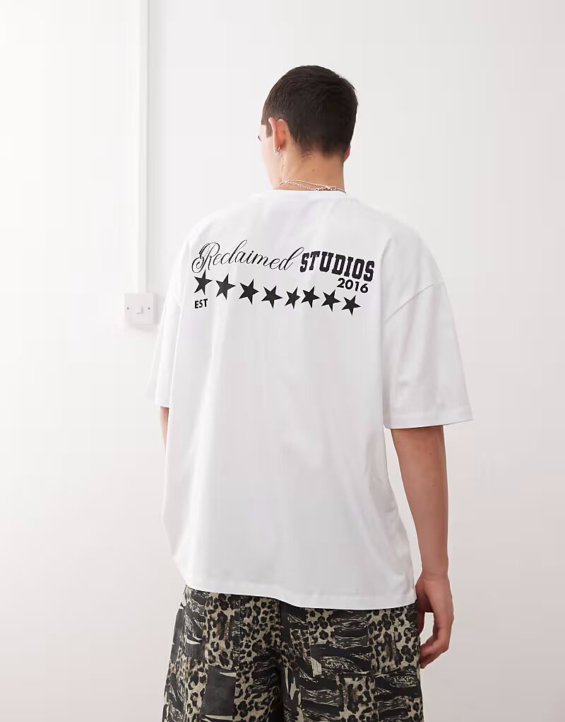 Футболка свободного кроя Reclaimed Vintage белого цвета с графическим принтом на спине
Футболка свободного кроя Reclaimed Vintage белого цвета с графическим принтом на спине
