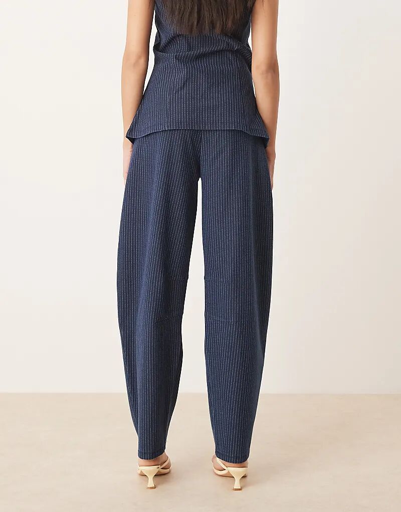 Джинсовые брюки-бочонки ASOS DESIGN 
Джинсовые брюки-бочонки ASOS DESIGN