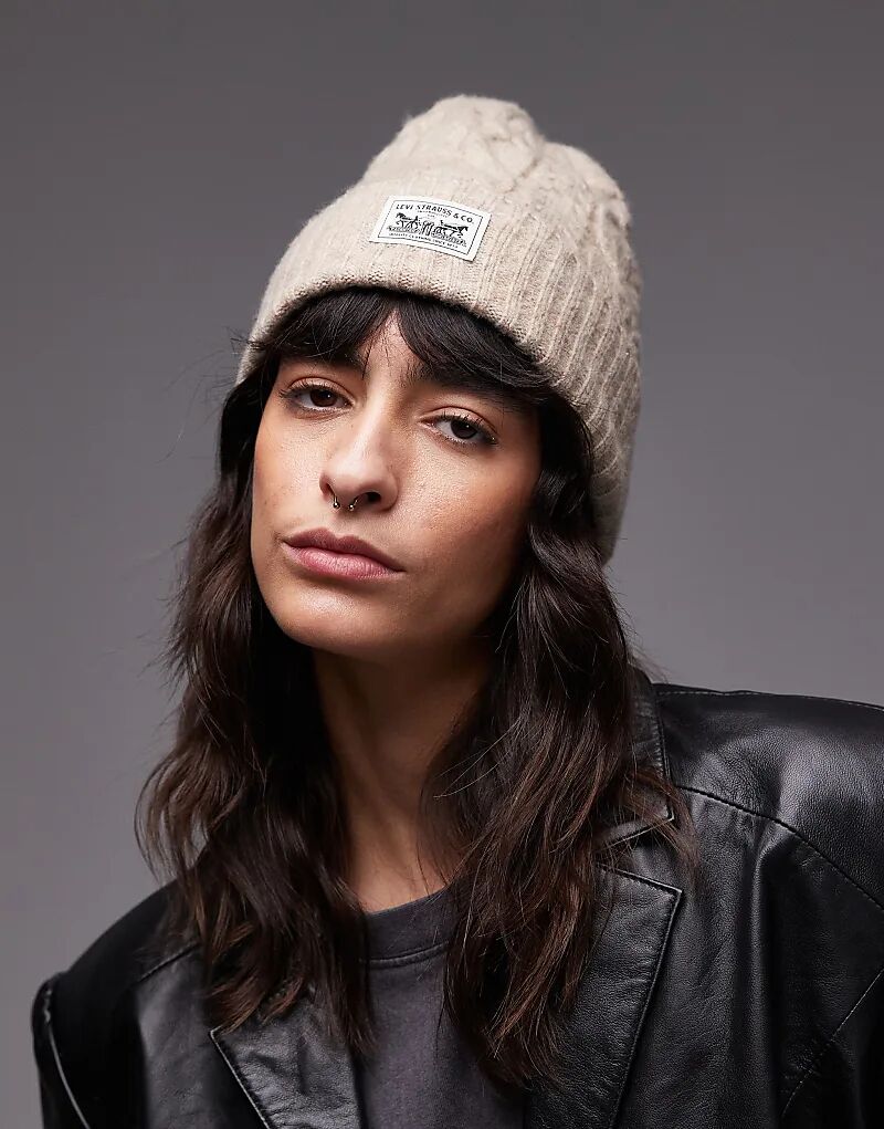 Вязаная шапочка-бини с логотипом Levi's светло-коричневого цвета
Вязаная шапочка-бини с логотипом Levi's светло-коричневого цвета