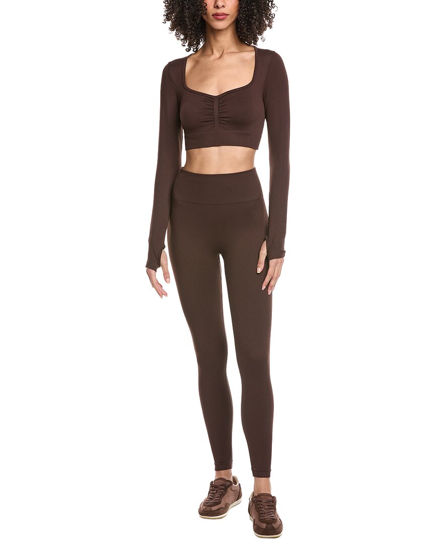 Комплект MARION из 2 предметов: укороченный топ и леггинсы для йоги, коричневый
Комплект MARION из 2 предметов: укороченный топ и леггинсы для йоги, коричневый