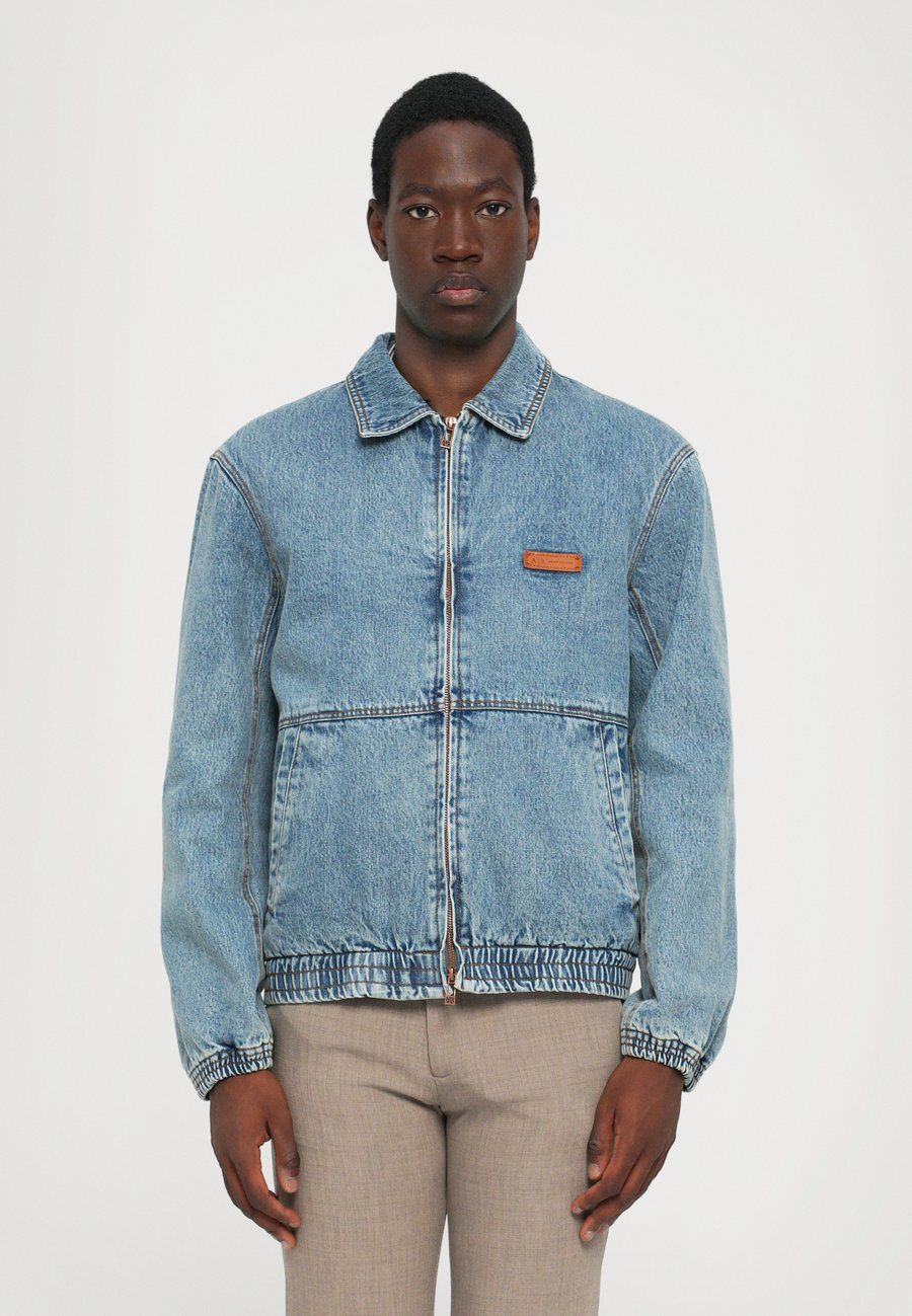 Куртка Armani Exchange BLOUSON JACKET, Light Blue Denim/Light-Blue Denim
Куртка Armani Exchange BLOUSON JACKET, Light Blue Denim/Light-Blue Denim