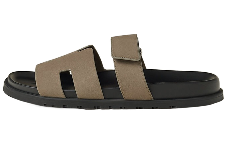 Шлёпанцы Chypre Slide Мужские Хаки HERMES
Шлёпанцы Chypre Slide Мужские Хаки HERMES