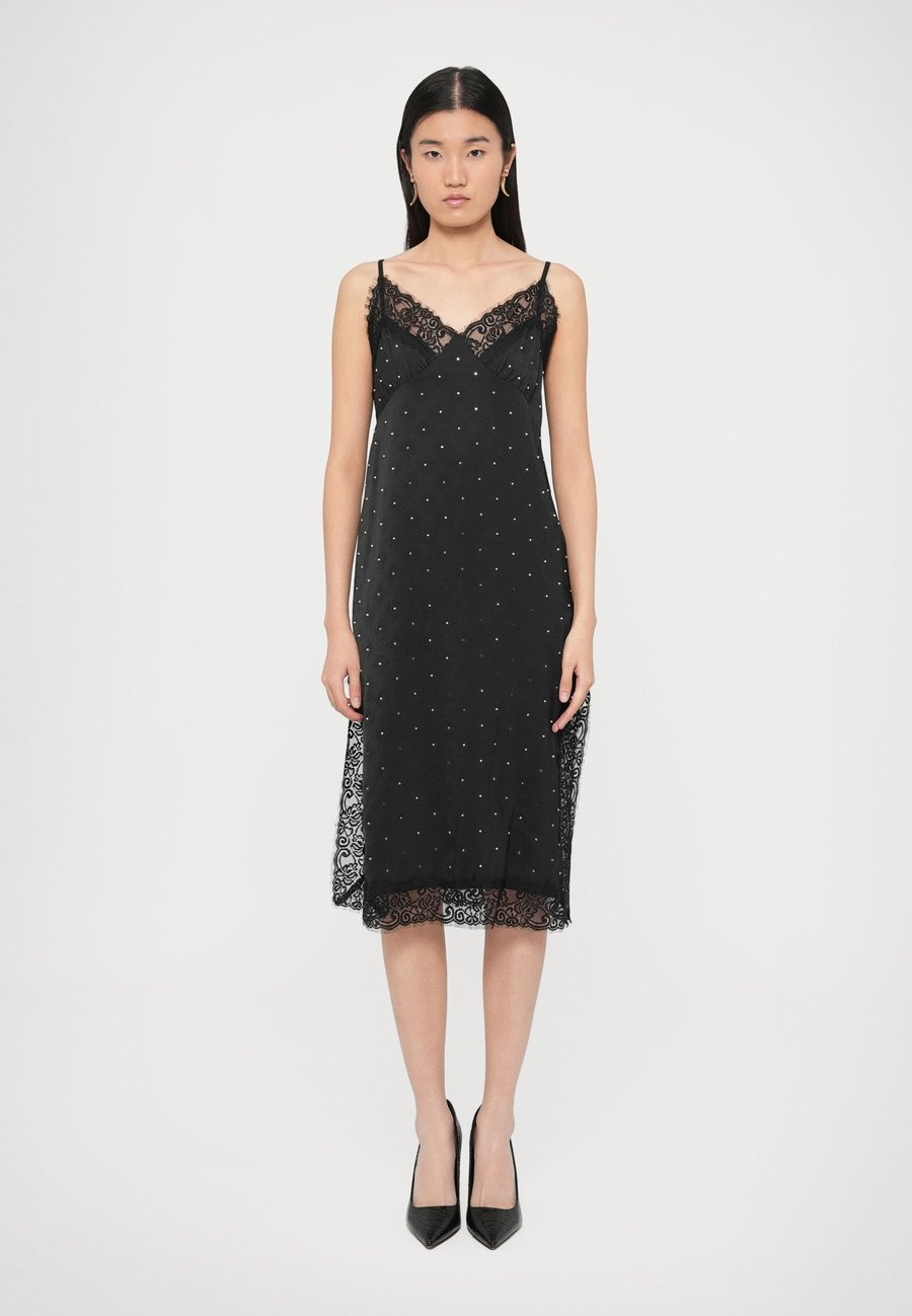 Платье MICHAEL Michael Kors STUDDED SLIP DRESS, Black
Платье MICHAEL Michael Kors STUDDED SLIP DRESS, Black