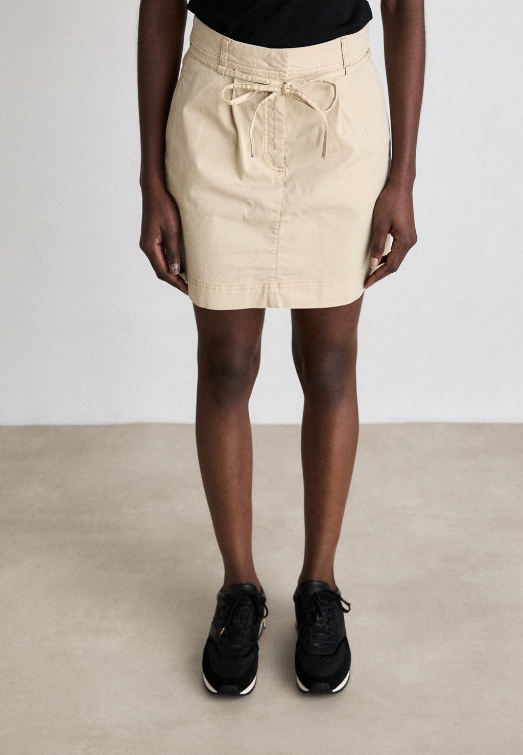 Мини-юбка VARACHUTE BOSS, бежевый
Мини-юбка VARACHUTE BOSS, бежевый