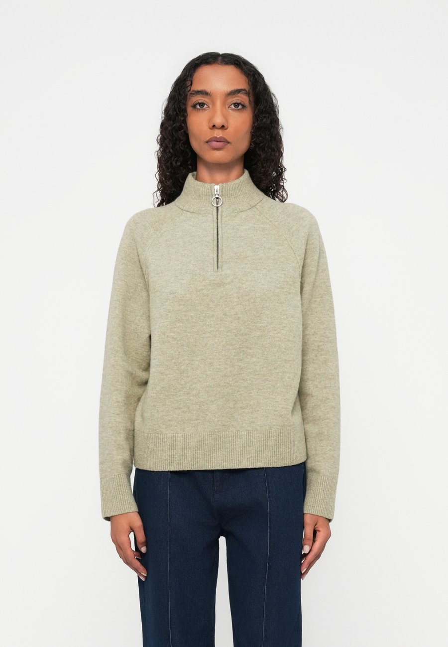 Джемпер Marc O'Polo DENIM TROYER LONG SLEEVE ZIPPER, Medium Green Melange/Olive
Джемпер Marc O'Polo DENIM TROYER LONG SLEEVE ZIPPER, Medium Green Melange/Olive