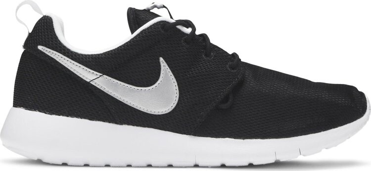 Кроссовки Nike Roshe One GS 'Black Metallic Silver', черный
Кроссовки Nike Roshe One GS 'Black Metallic Silver', черный