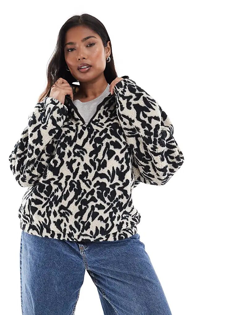 Флисовый свитшот ONLY Curve с застежкой-молнией на половину длины и черно-белым принтом
Флисовый свитшот ONLY Curve с застежкой-молнией на половину длины и черно-белым принтом